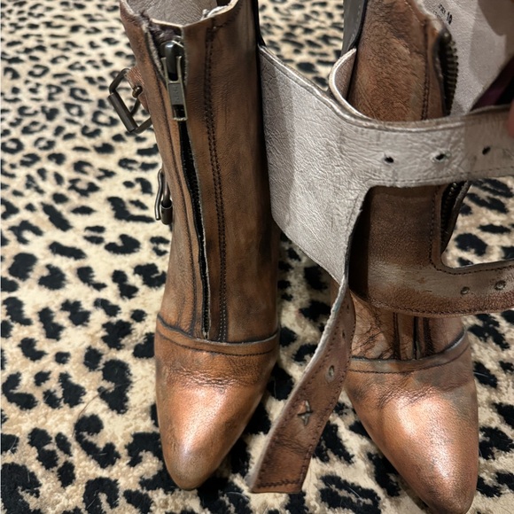 Free Bird “Joey” bronze pointy toe ankle boots Size 10 - Picture 7 of 9